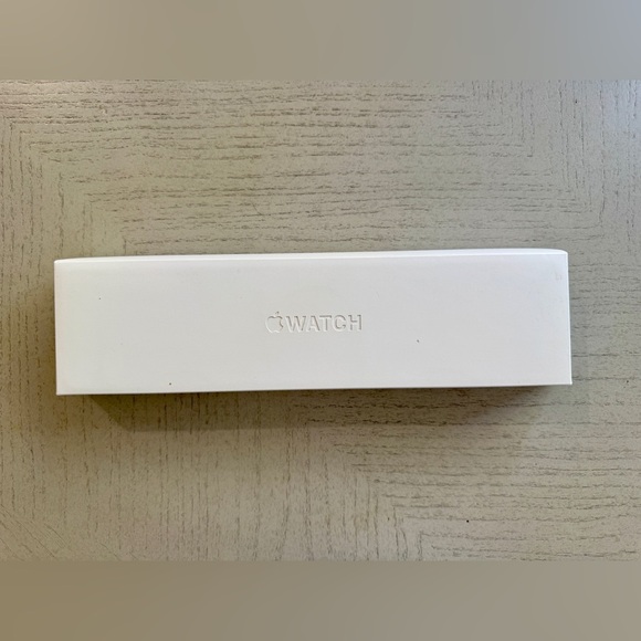 Apple Watch Series 8 41mm Silver Aluminum Case White Sport Band Like New - Picture 6 of 8